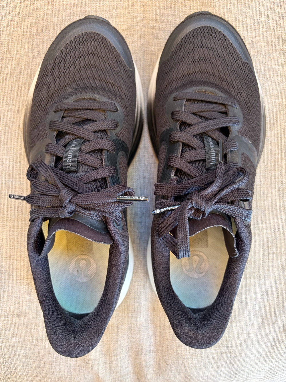 Lululemon Blissfeel 2 Black and White Womens Running Shoes - Picture 16 of 16